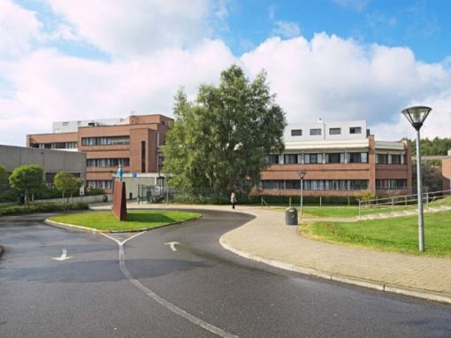 UNIVERSITAIR ZIEKENHUIS BRUSSEL<br><span style='color:#31495a;font-size:12px;'>Nieuwbouw kinderziekenhuis Jette in 3 fasen: F1: uitbreiding ziekenhuis met 2 niveaus t.b.v. IVF. F2: labo Microbiologie, neonatologie en F3: psychiatrie</span>