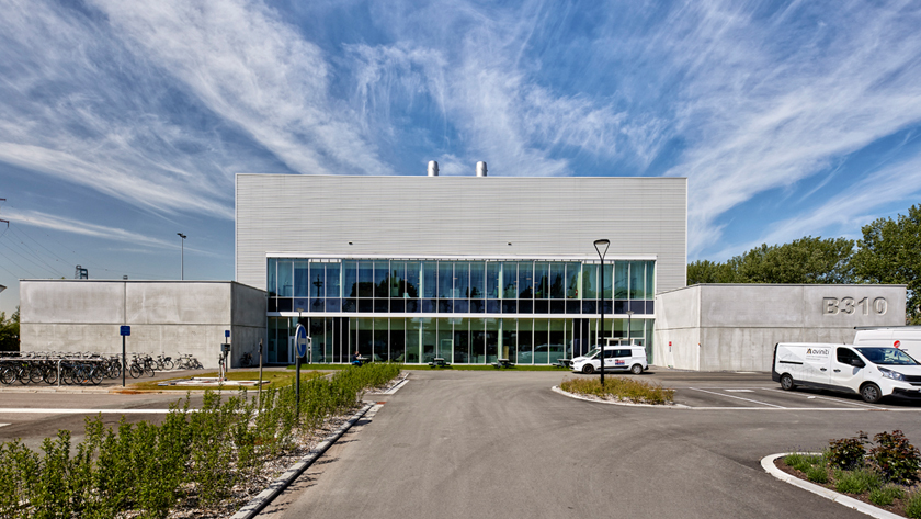 BASF lab B310Nieuwbouw met laboratoriumgedeelte (ca. 1200 m²), schrijfplaatsen, sanitaire faciliteiten, opslagplaatsen, een cafetaria, kantoorgedeelte, sanitaire faciliteiten en technische lokalen.