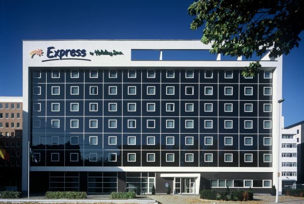 Holliday-Inn Express Hotel