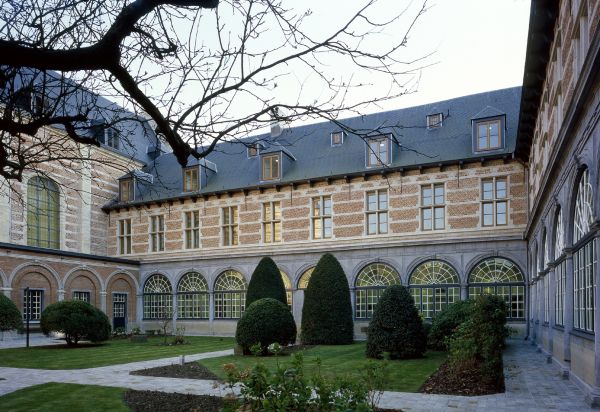 Renovatie klooster tot leslokalen en kantoren St.-Rochus klooster Instituut voor Tropische Geneeskunde, andere projecten SVR-ARCHITECTS