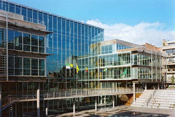Nieuwbouw gemeentehuis Koksijde, kantoorgebouw en project ontspanning SVR-ARCHITECTS