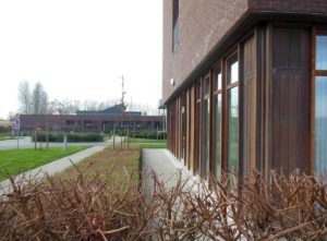 Plafondhoge raampartijene in Revalidatieziekenhuis Revarte_Edegem