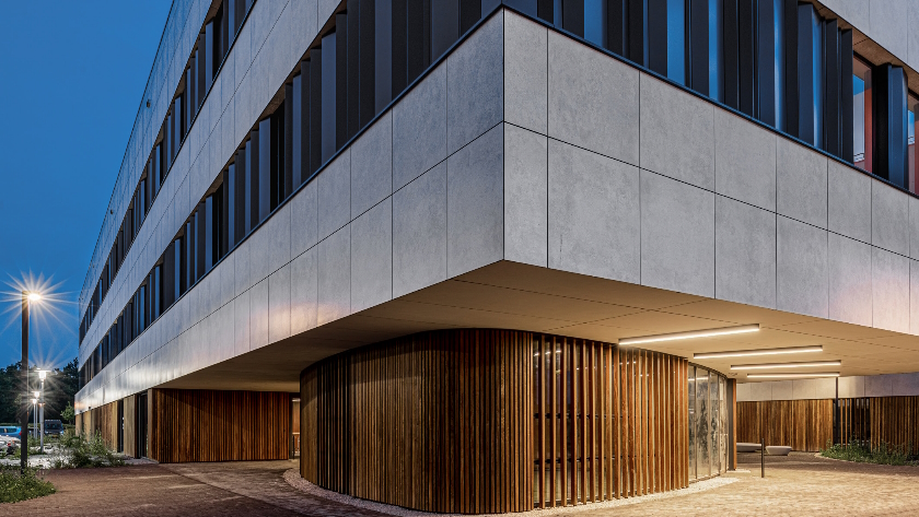 NIeuwsbrief-Gebouw J is het buitenbeentje op de UZA-site