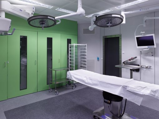 ZAS AUGUSTINUS | WILRIJK<br><span style='color:#31495a;font-size:12px;'>Chirurgisch dagziekenhuis, centrale sterilisatie en uitbreiding operatiekwartier</span>