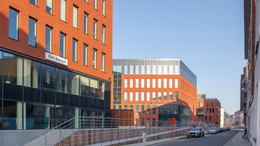 STADSWIJK ZUIDPOORT | MECHELENNieuw kantoorgebouw met 16 kantoorunits, gemeenschappelijke zone, café en ondergrondse parkeergarage.