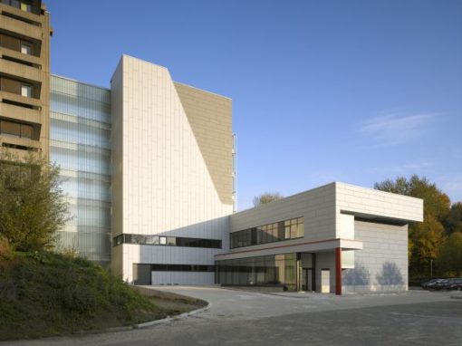 ANTWERP UNIVERSITY<br><span style='color:#31495a;font-size:12px;'>Faculty of Veterinary Medicine with classrooms </span>