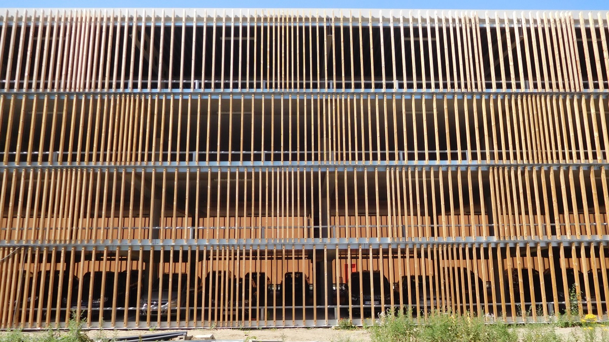 BIOSCAPE<br><span style='color:#31495a;font-size:12px;'>Bâtiment de parking</span>